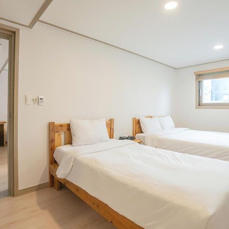 J2 Family Hotel Чеджу Екстериор снимка