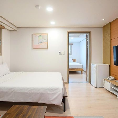 J2 Family Hotel Чеджу Екстериор снимка