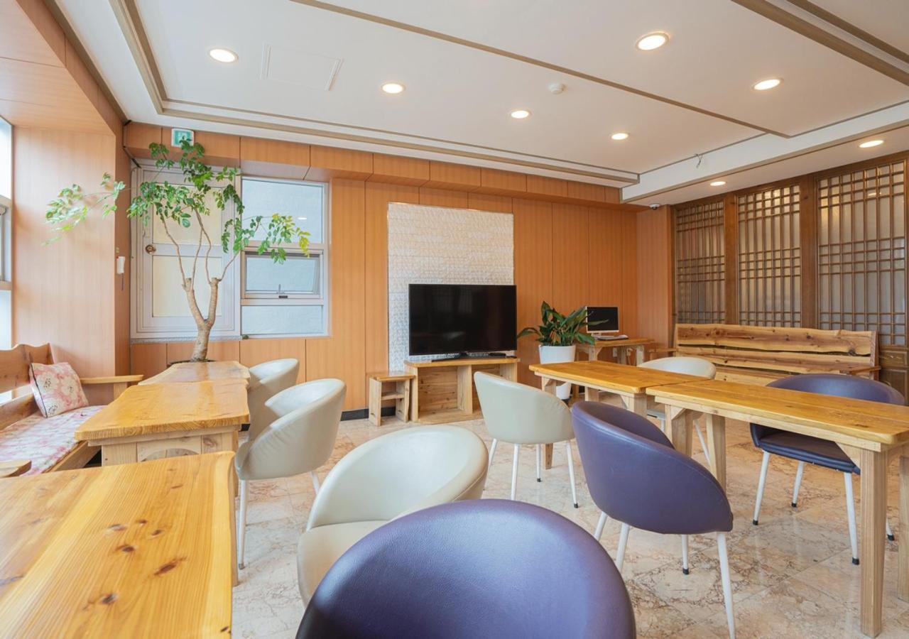 J2 Family Hotel Чеджу Екстериор снимка