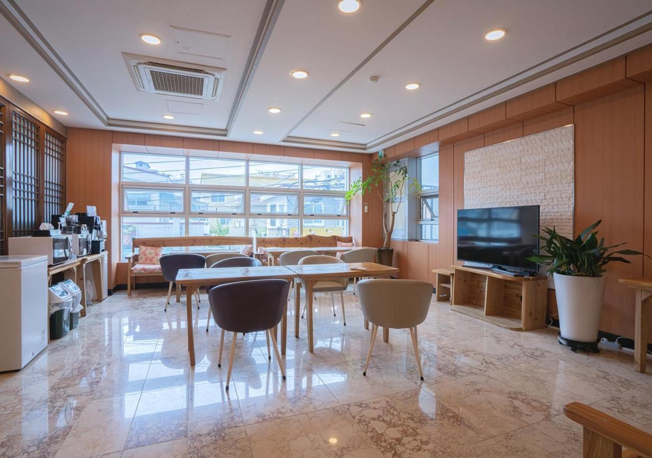 J2 Family Hotel Чеджу Екстериор снимка