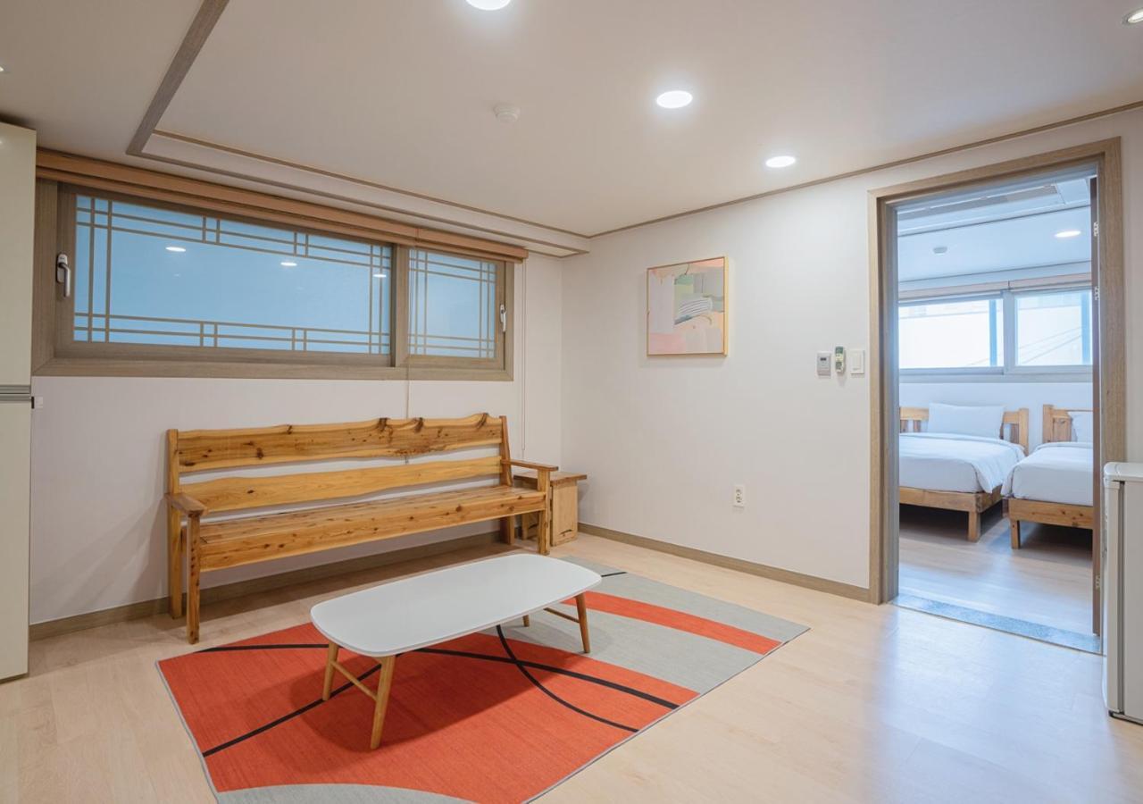J2 Family Hotel Чеджу Екстериор снимка