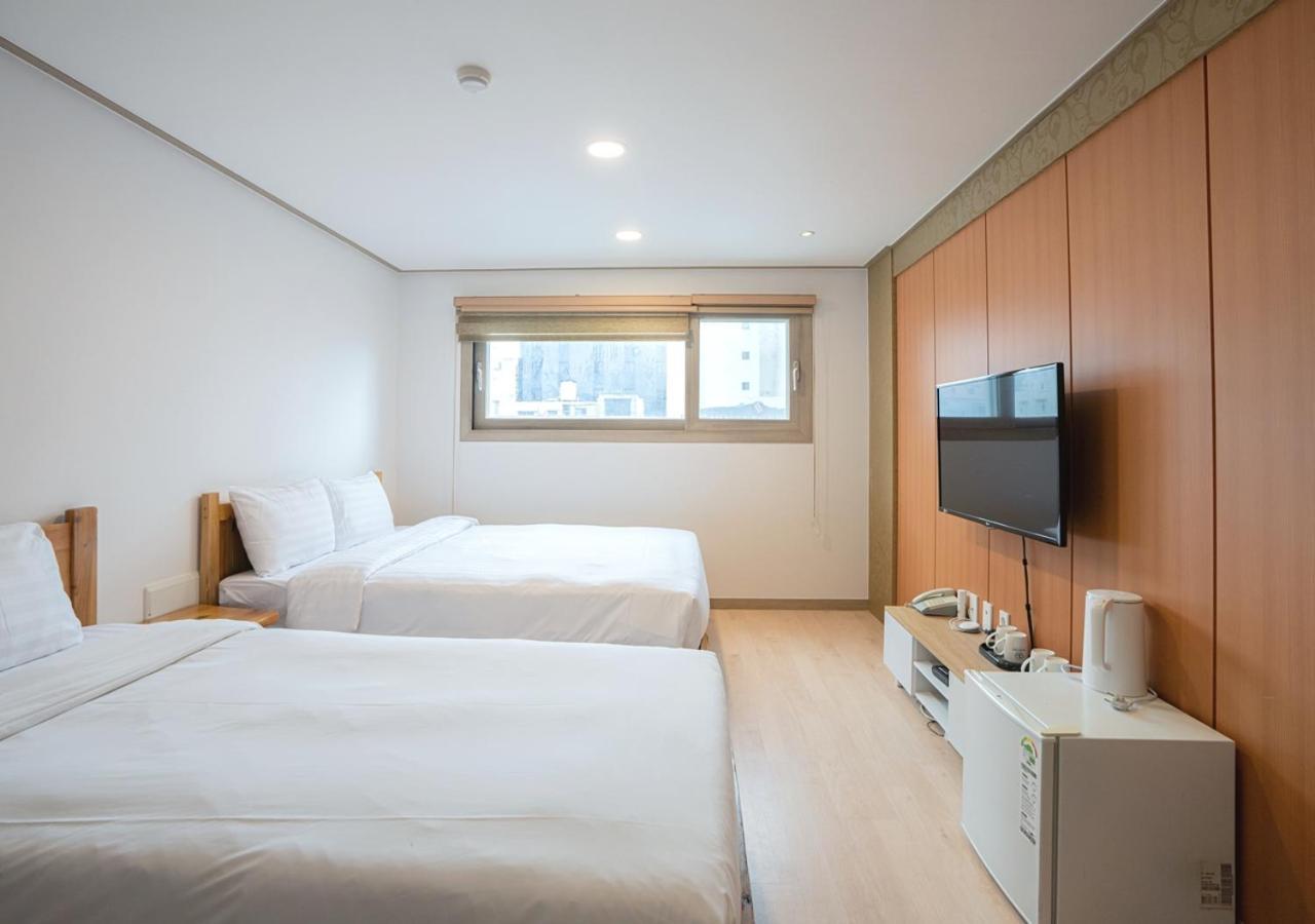J2 Family Hotel Чеджу Екстериор снимка