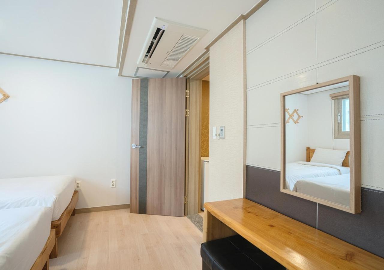 J2 Family Hotel Чеджу Екстериор снимка