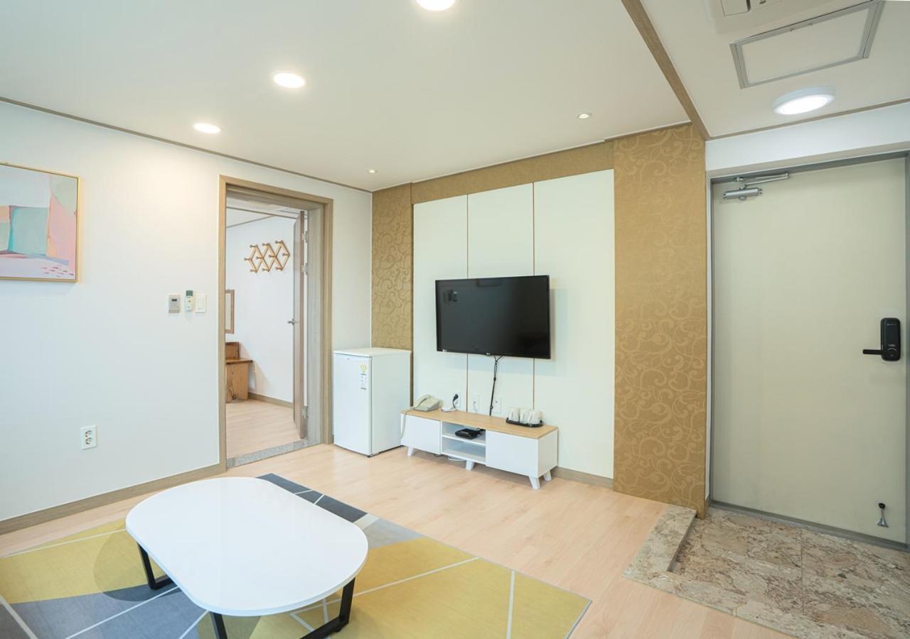 J2 Family Hotel Чеджу Екстериор снимка