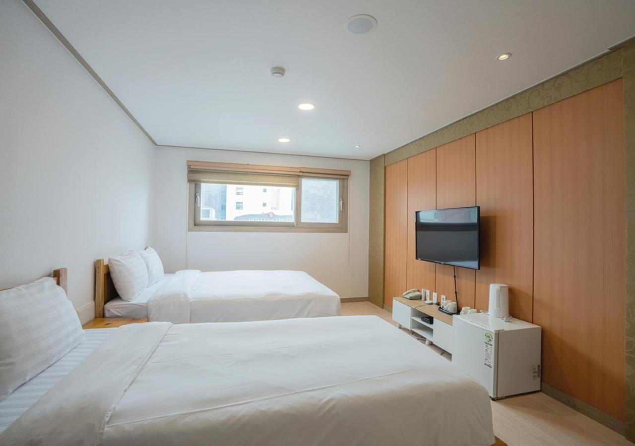 J2 Family Hotel Чеджу Екстериор снимка