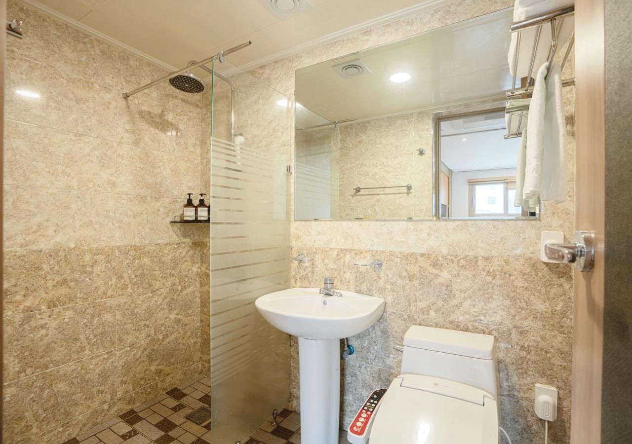 J2 Family Hotel Чеджу Екстериор снимка
