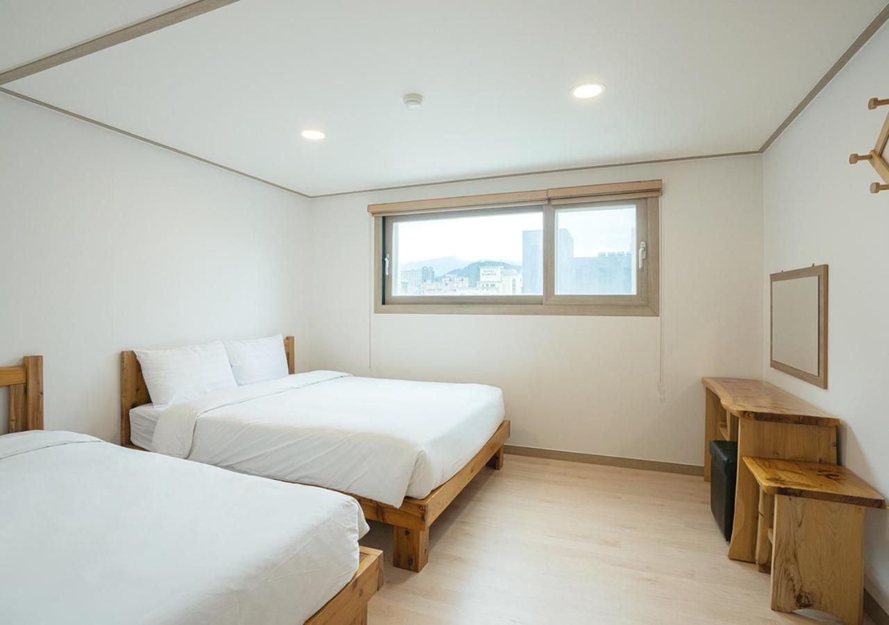 J2 Family Hotel Чеджу Екстериор снимка