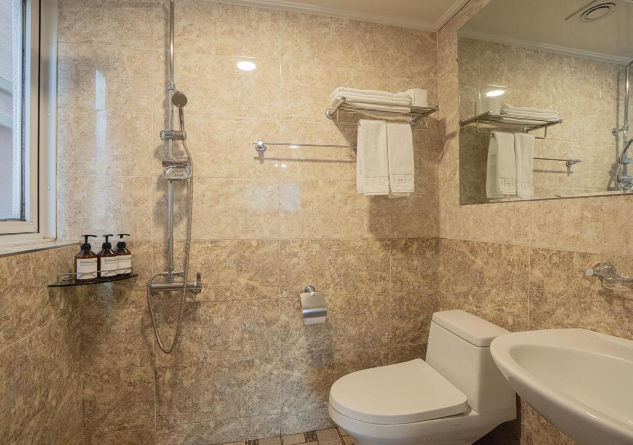 J2 Family Hotel Чеджу Екстериор снимка