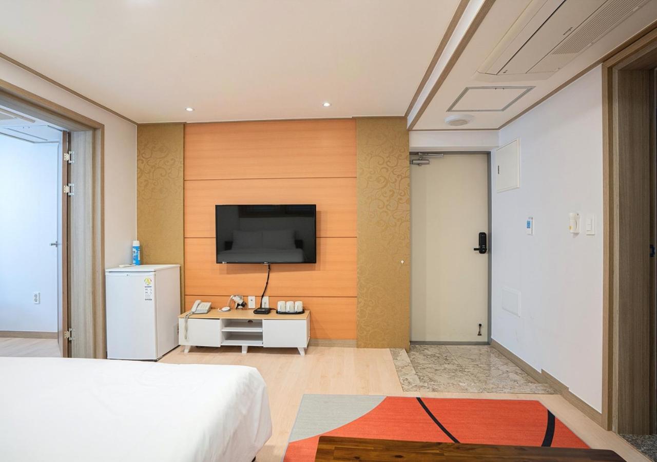 J2 Family Hotel Чеджу Екстериор снимка