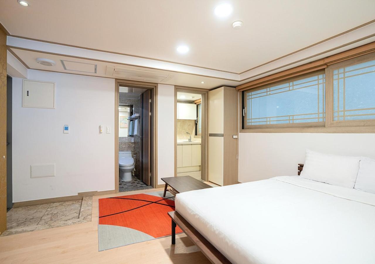 J2 Family Hotel Чеджу Екстериор снимка