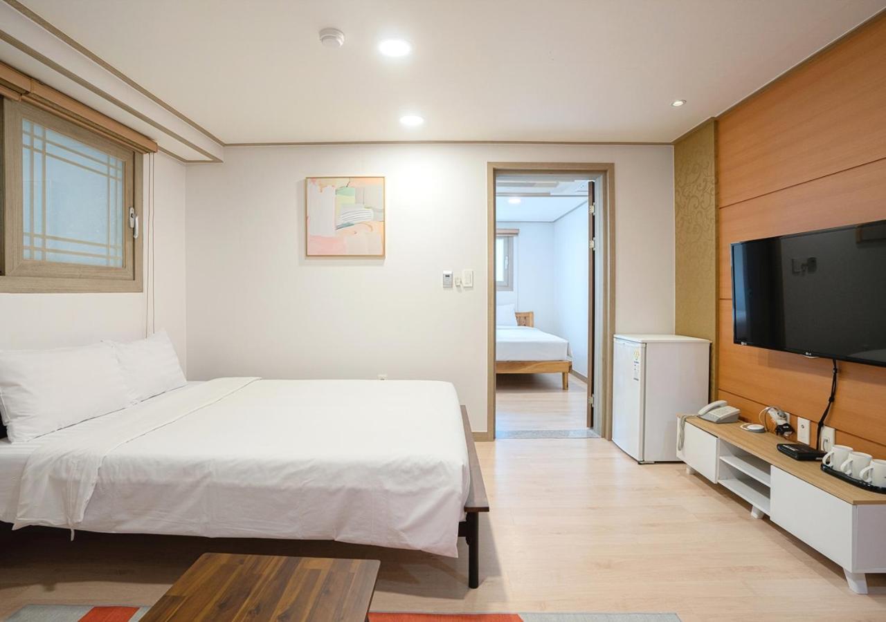 J2 Family Hotel Чеджу Екстериор снимка