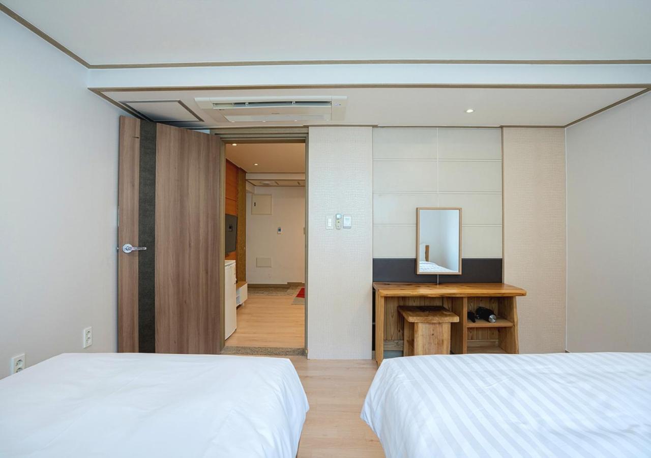 J2 Family Hotel Чеджу Екстериор снимка