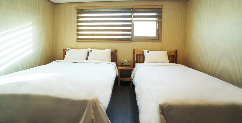 J2 Family Hotel Чеджу Екстериор снимка