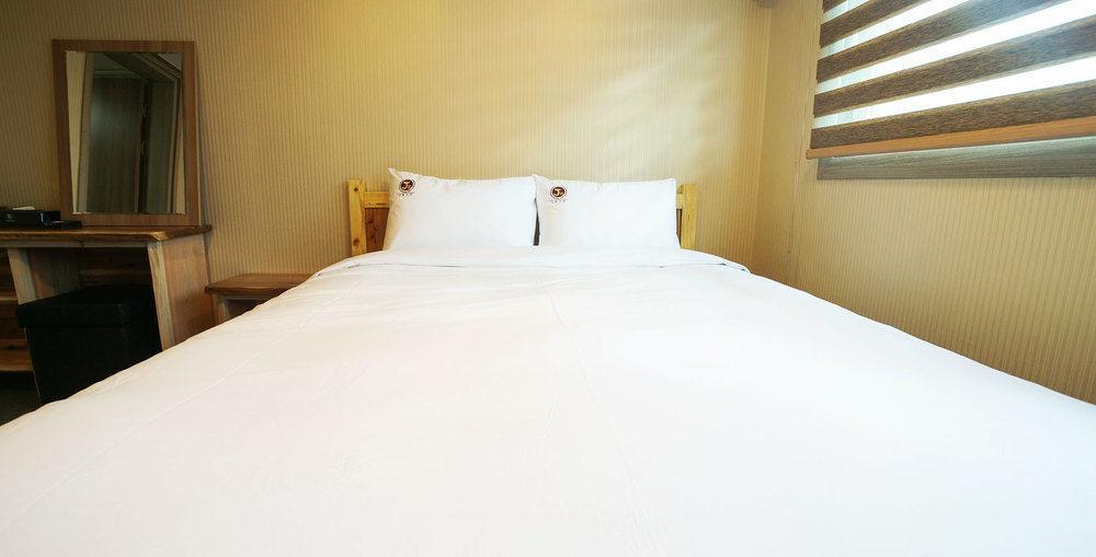 J2 Family Hotel Чеджу Екстериор снимка