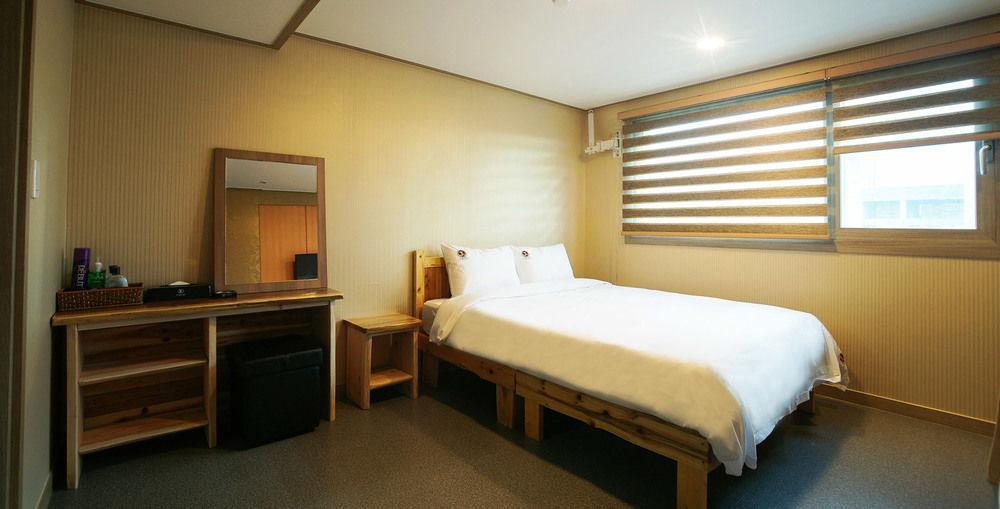 J2 Family Hotel Чеджу Екстериор снимка