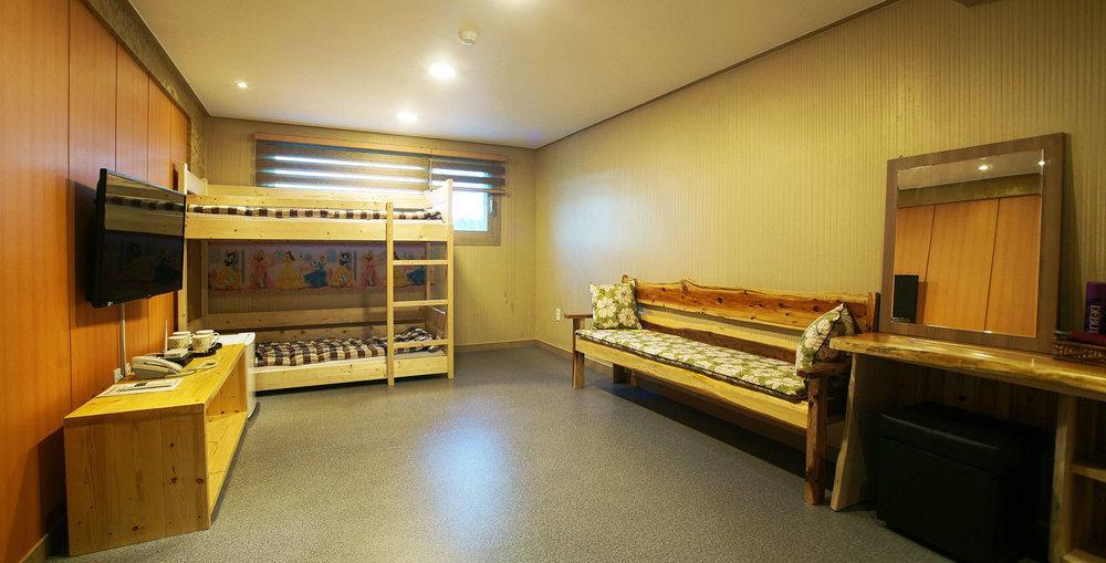 J2 Family Hotel Чеджу Екстериор снимка