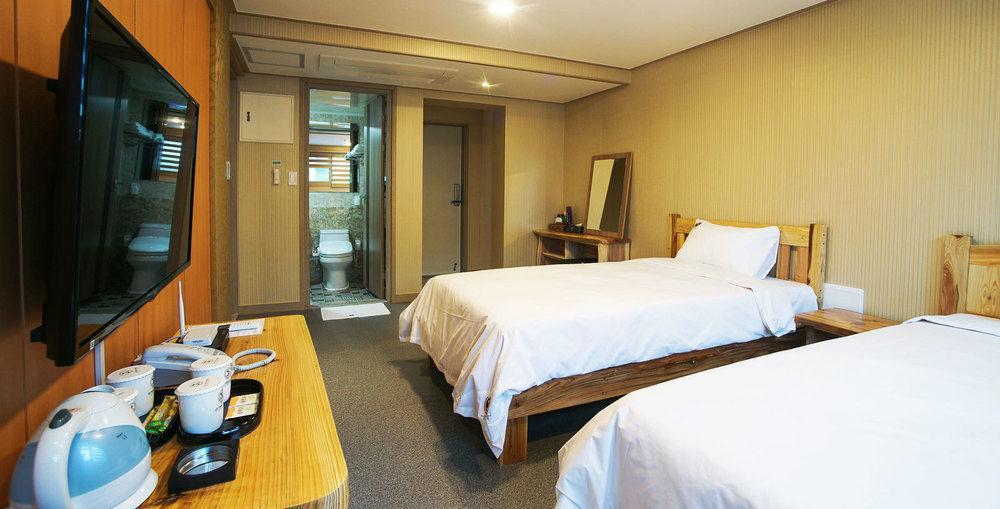 J2 Family Hotel Чеджу Екстериор снимка
