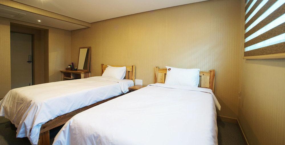 J2 Family Hotel Чеджу Екстериор снимка